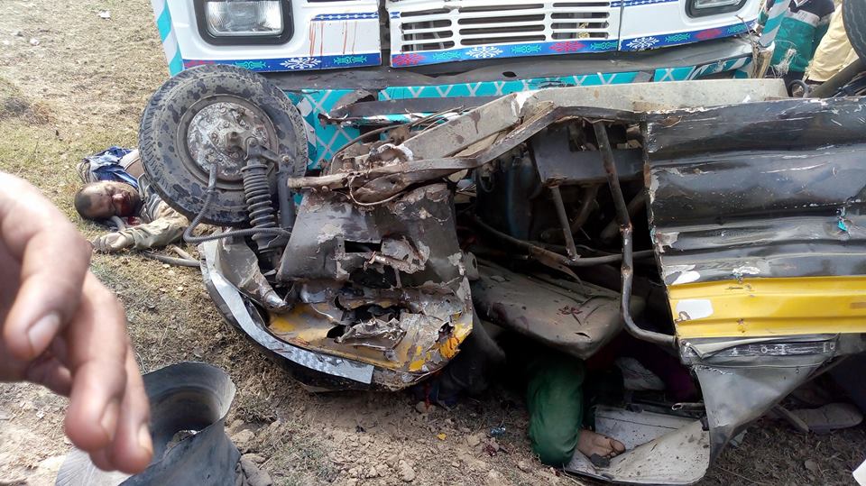 अभी अभी: यूपी के सीतापुर में NH 24 पर हादसा, 6 की मौत