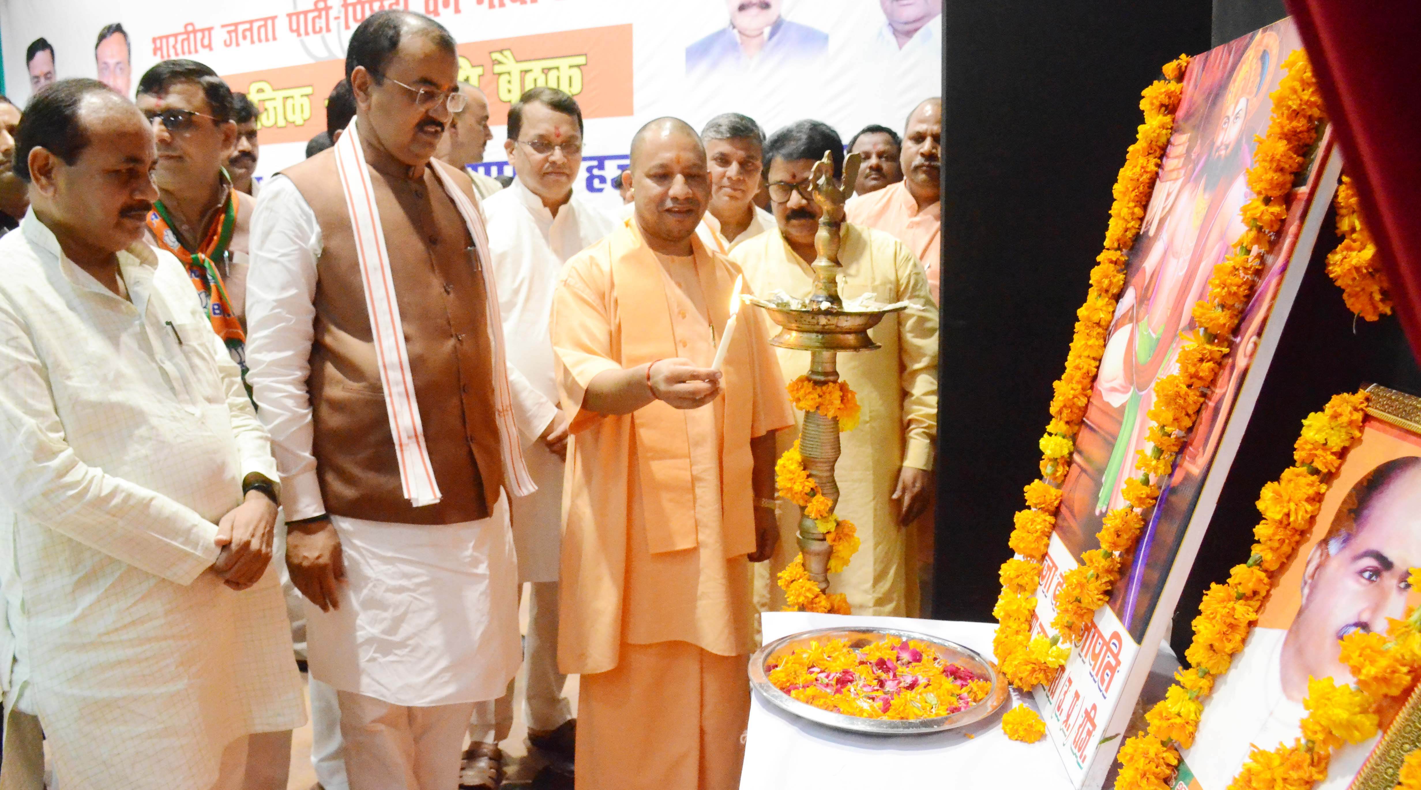 प्रधानमंत्री नरेन्द्र मोदी और भाजपा का कोई विकल्प हो ही नहीं सकता - योगी आदित्यनाथ प्रधानमंत्री नरेन्द्र मोदी और भाजपा का कोई विकल्प हो ही नहीं सकता - योगी आदित्यनाथ