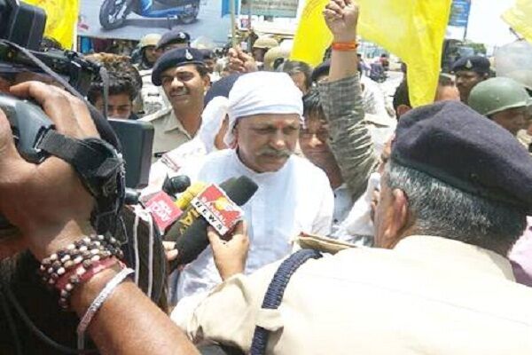 मध्यप्रदेश: कई जगह हाईवे जाम की कोशिश, किसान नेता कक्का जी गिरफ्तार