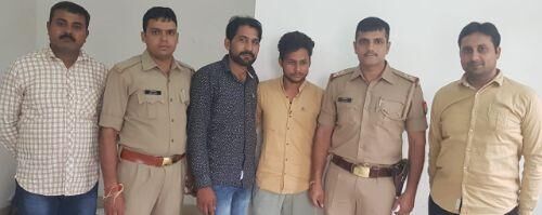 गौतमबुद्धनगर की थाना फेस -3 पुलिस ने 2 शातिर अपराधी किये गिरफ्तार , कब्जे से दो तमंचे व तीन कारतूस बरामद