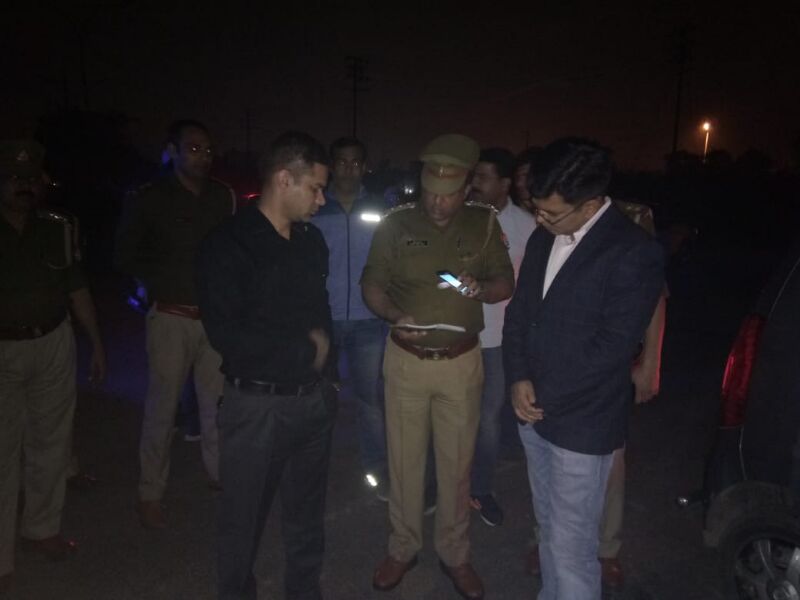 नोएडा में लुटेरे से पुलिस की मुठभेड़, गोली लगने से घायल लुटेरे से लूट का कैश बरामद