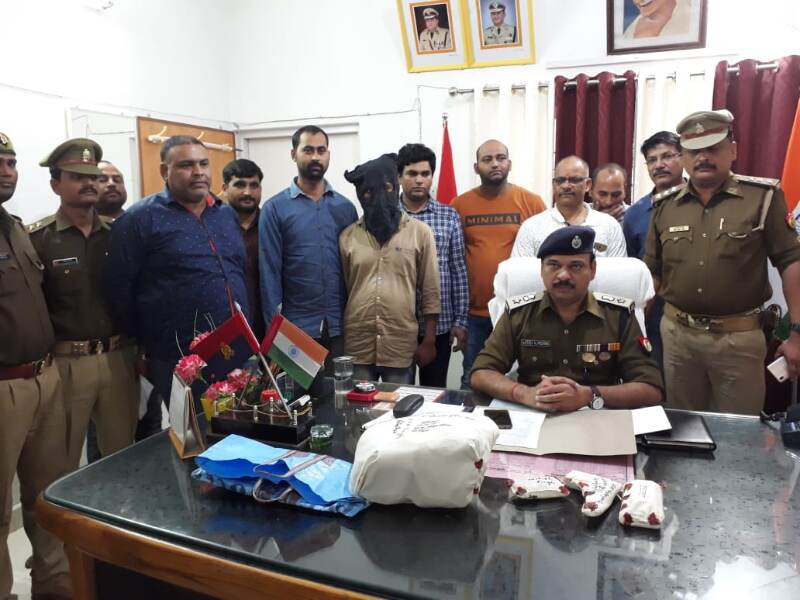 कुशीनगर में कुख्यात अन्तरप्रान्तीय 50000 रूपये का इनामी शातिर लुटेरा मुठभेड़ में गिरफ्तार कुशीनगर में कुख्यात अन्तरप्रान्तीय 50000 रूपये का इनामी शातिर लुटेरा मुठभेड़ में गिरफ्तार