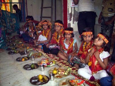कन्या भोज के विना अधूरी है नवरात्रि पूजा, जाने कन्या पूजन विधि