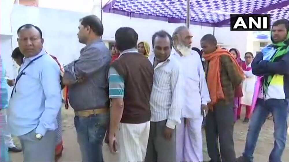 #ChhattisgarhElections2018 : छत्तीसगढ़ में दूसरे चरण का मतदान आज, 19 जिलों की 72 सीटों मतदान शुरू #ChhattisgarhElections2018 : छत्तीसगढ़ में दूसरे चरण का मतदान आज, 19 जिलों की 72 सीटों मतदान शुरू
