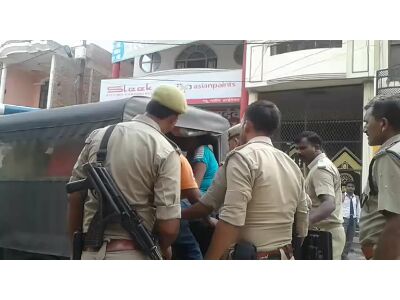 होटल में पुलिस का छापा, और होटल में ये हालत देख पुलिस के उड़े होश होटल में पुलिस का छापा, और होटल में ये हालत देख पुलिस के उड़े होश