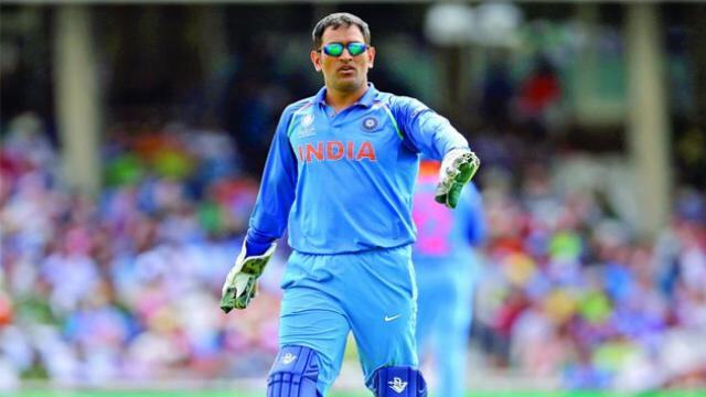 वायरल वीडियो : स्टेडियम में धोनी का लोगों ने किया ऐसा स्वागत!