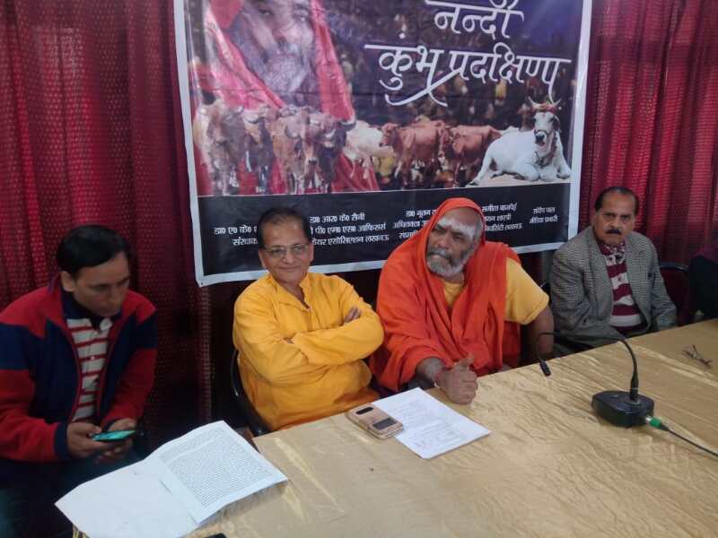 किसान और गाय दोनों असुरक्षित, यह कैसा है सबका साथ सबका विकास