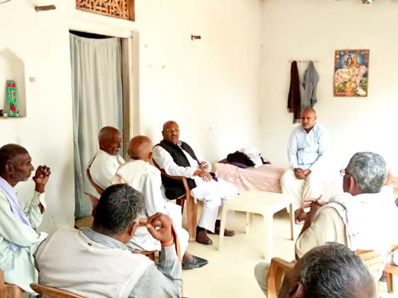 पूर्व मंत्री ललई यादव ने किया क्षेत्र भ्रमण,पहुंचे शोकग्रस्त परिवारों के बीच पूर्व मंत्री ललई यादव ने किया क्षेत्र भ्रमण,पहुंचे शोकग्रस्त परिवारों के बीच