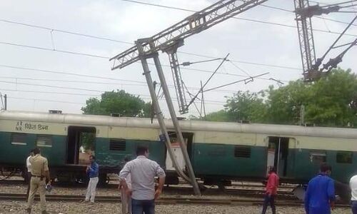 EMU train derailed in Ghaziabad: गाजियाबाद में ईएमयू ट्रेन पटरी से उतरी, मचा हडकम्प किसी के हताहत होने की नहीं है खबर