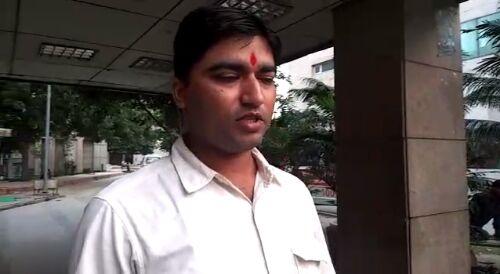 ईएसआई अस्पताल के डॉक्टर पर गर्भवती महिला से हाथापाई करने का आरोप ईएसआई अस्पताल के डॉक्टर पर गर्भवती महिला से हाथापाई करने का आरोप