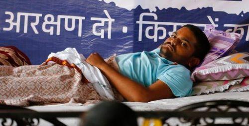 हार्दिक पटेल के अनशन का 12 वां दिन: हार्दिक की तबियत बिगड़ी, वजन हुआ 20 किलो कम, डॉ बोले तुरंत भर्ती करो अस्पताल में! हार्दिक पटेल के अनशन का 12 वां दिन: हार्दिक की तबियत बिगड़ी, वजन हुआ 20 किलो कम, डॉ बोले तुरंत भर्ती करो अस्पताल में!