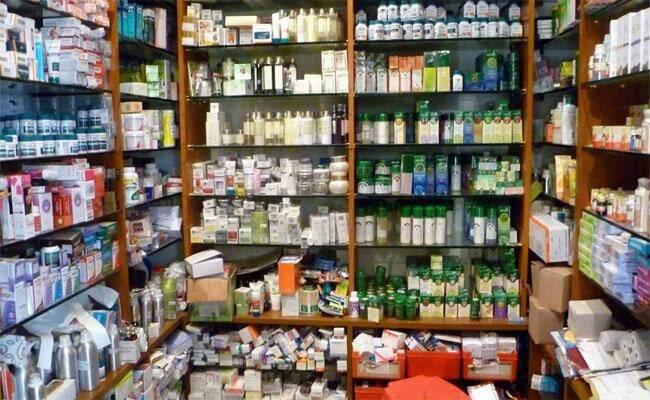 कोर्ट कचहरी अस्पताल के असीमित खर्चे और जनरेटिक दवाओं की दूकानों के खुलने में देरी
