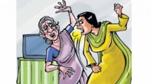 Four women disarmed by woman in Barabanki, beaten and naked woman jumped off the roof | बाराबंकी में महिला को चार महिलाओं ने निर्वस्त्र करके पीटा, नंगी महिला छत से कूदकर भागी Four women disarmed by woman in Barabanki, beaten and naked woman jumped off the roof | बाराबंकी में महिला को चार महिलाओं ने निर्वस्त्र करके पीटा, नंगी महिला छत से कूदकर भागी