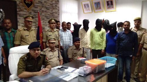 नकली रिवाल्वर दिखाकर पिकप वाहन से डकैती की घटना का एसपी ने किया बड़ा खुलासा ,घटना में शामिल 7 आरोपी गिरफ्तार नकली रिवाल्वर दिखाकर पिकप वाहन से डकैती की घटना का एसपी ने किया बड़ा खुलासा ,घटना में शामिल 7 आरोपी गिरफ्तार