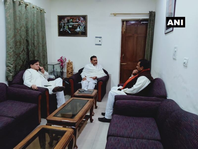 रालोसपा चीफ उपेंद्र कुशवाहा से मिले कांग्रेसी नेता अहमद पटेल, इधर आई तब तक यह बुरी खबर रालोसपा चीफ उपेंद्र कुशवाहा से मिले कांग्रेसी नेता अहमद पटेल, इधर आई तब तक यह बुरी खबर