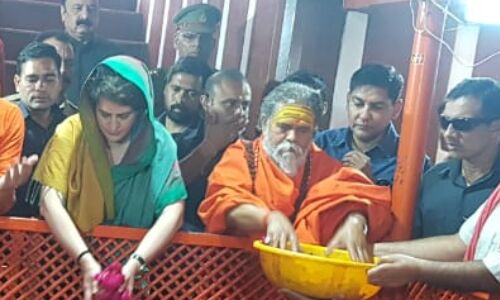 Live Update : प्रियंका की गंगा यात्रा, हनुमान मंदिर में की पूजा अर्चना