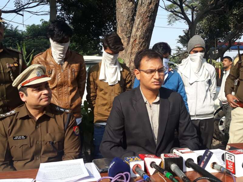 एसपी सिटी श्लोक कुमार ने किया फाइनेंसर की हत्या का खुलासा, चार अभियुक्त गिरफ़्तार एसपी सिटी श्लोक कुमार ने किया फाइनेंसर की हत्या का खुलासा, चार अभियुक्त गिरफ़्तार