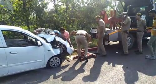 बिजनौर में सड़क हादसा, 2 की मौत 3 घायल बिजनौर में सड़क हादसा, 2 की मौत 3 घायल
