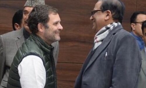 इधर राहुल मिले बसपा नेता सतीश मिश्रा से, उधर यूपी में मची खलबली! इधर राहुल मिले बसपा नेता सतीश मिश्रा से, उधर यूपी में मची खलबली!