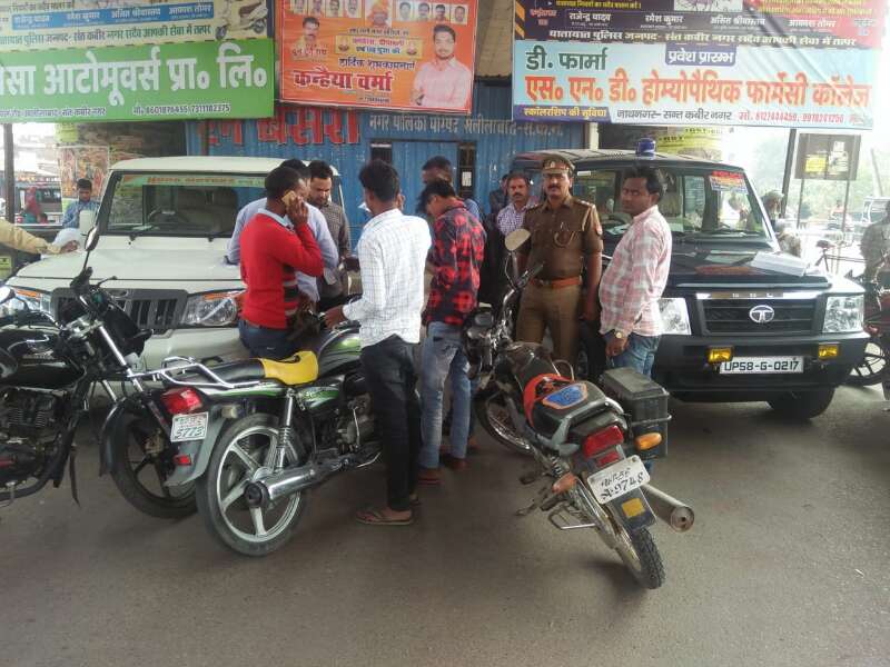 यातायात माह में यातायात पुलिस परिवहन विभाग की सयुंक्त चेकिंग अभियान में वाहन चेकिंग के दौरान वसूला 25 हजार सम्मन शुल्क वसूल यातायात माह में यातायात पुलिस परिवहन विभाग की सयुंक्त चेकिंग अभियान में वाहन चेकिंग के दौरान वसूला 25 हजार सम्मन शुल्क वसूल