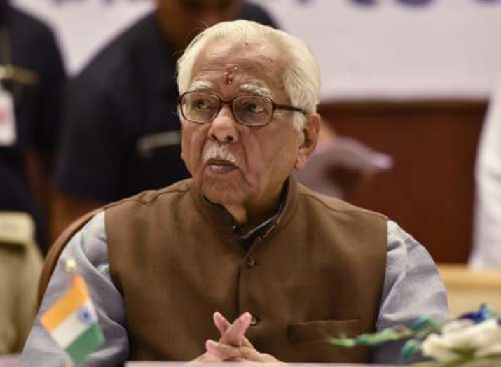 अब यूपी के राज्यपाल को लगाई कोर्ट ने फटकार, ये क्या कर रहे आप? अब यूपी के राज्यपाल को लगाई कोर्ट ने फटकार, ये क्या कर रहे आप?