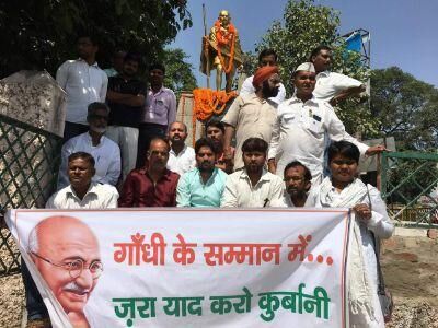 गांधी जयंती पर महात्मा गांधी की कुर्बानी को कांग्रेसियों ने किया याद ,दी श्रद्धांजलि गांधी जयंती पर महात्मा गांधी की कुर्बानी को कांग्रेसियों ने किया याद ,दी श्रद्धांजलि