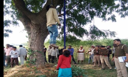 प्रेम प्रसंग के चक्कर में चाचा भतीजी ने लगाई फांसी, दोनों की मौत प्रेम प्रसंग के चक्कर में चाचा भतीजी ने लगाई फांसी, दोनों की मौत