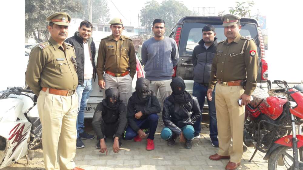 गाजियाबाद में तीन शातिर वाहन चोर गिरफ्तार, कब्जे से चोरी की 2 लग्जरी कार व 2 मोटर साइकिल बरामद गाजियाबाद में तीन शातिर वाहन चोर गिरफ्तार, कब्जे से चोरी की 2 लग्जरी कार व 2 मोटर साइकिल बरामद
