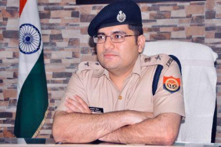 संतकबीरनगर पुलिस द्वारा 6 घंटे के धरपकड़ अभियान में कुल 84 लोग गिरफ्तार- एसपी आकाश तोमर संतकबीरनगर पुलिस द्वारा 6 घंटे के धरपकड़ अभियान में कुल 84 लोग गिरफ्तार- एसपी आकाश तोमर