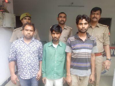 ग़ाज़ियाबाद पुलिस ने किये तीन अभियुक्त गिरफ्तार, जिनसे एक पिस्टल अंग्रेजी 32 बोर मय कारतूस और दो चाकू बरामद ग़ाज़ियाबाद पुलिस ने किये तीन अभियुक्त गिरफ्तार, जिनसे एक पिस्टल अंग्रेजी 32 बोर मय कारतूस और दो चाकू बरामद