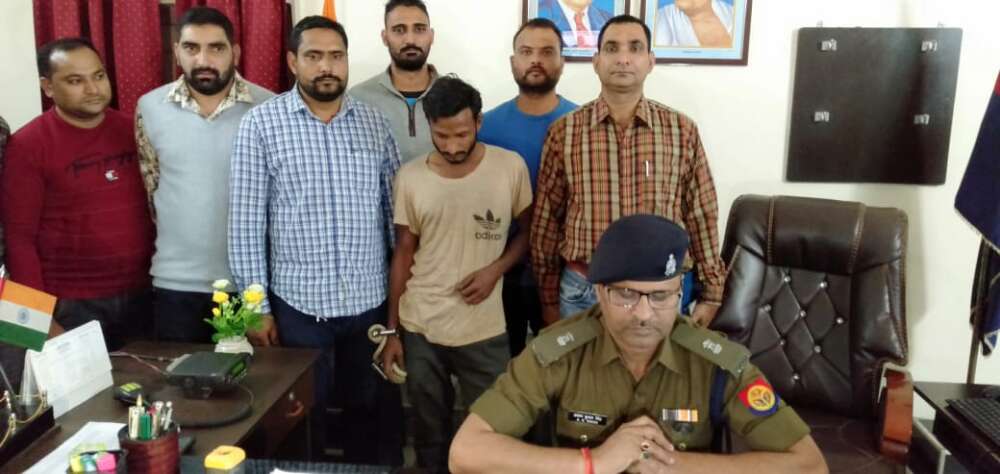 रामपुर पुलिस ने किया 25 हजार का इनामी तमंचे के साथ गिरफ्तार- एएसपी अरुण कुमार सिंह