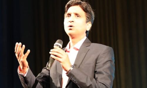तुम निकले थे लेने स्वराज सूरज की सुर्ख़ गवाही में, लेकिन तुम तो खुद ही रिफ्यूजड हो गये - कुमार विश्वास तुम निकले थे लेने स्वराज सूरज की सुर्ख़ गवाही में, लेकिन तुम तो खुद ही रिफ्यूजड हो गये - कुमार विश्वास