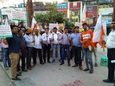 भारत बंद को सफल बनाने के लिए शहर में निकाली मशाल यात्रा भारत बंद को सफल बनाने के लिए शहर में निकाली मशाल यात्रा