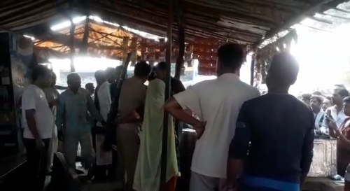 बिजनौर में शराबी ने की सिपाही की पिटाई, डायल 100 की काल पर गयी थी पुलिस बिजनौर में शराबी ने की सिपाही की पिटाई, डायल 100 की काल पर गयी थी पुलिस