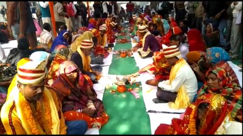 सुल्तानपुर में 22 जोड़ों का सामूहिक विवाह संपन्न हुआ सुल्तानपुर में 22 जोड़ों का सामूहिक विवाह संपन्न हुआ