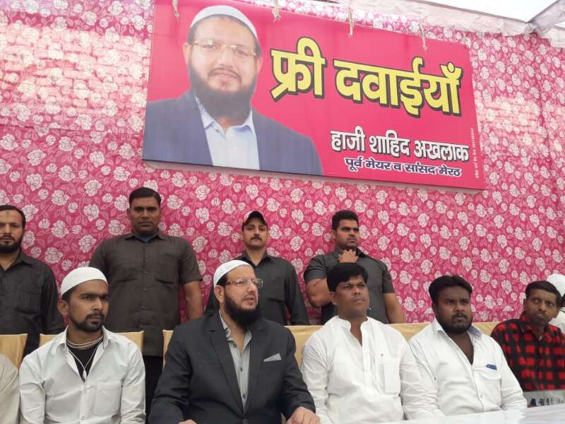 दीपावली में पटाखों के धुएं से बिगड़े वेस्ट यूपी में प्रदूषण के हालात, पूर्व सांसद ने लगाया जनता के लिये रिलीफ कैम्प ,मुफ्त में मिली दवाई दीपावली में पटाखों के धुएं से बिगड़े वेस्ट यूपी में प्रदूषण के हालात, पूर्व सांसद ने लगाया जनता के लिये रिलीफ कैम्प ,मुफ्त में मिली दवाई