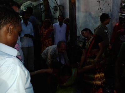बिजनौर में कालेज की दीवार गिरी, चार दबे, एक की मौत बिजनौर में कालेज की दीवार गिरी, चार दबे, एक की मौत