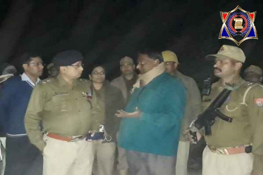 देखते ही देखते लड़ाई कब संघर्ष में बदल गई, लोग समझ नहीं पाए, जब समझे तब देर हो चुकी थी और ... देखते ही देखते लड़ाई कब संघर्ष में बदल गई, लोग समझ नहीं पाए, जब समझे तब देर हो चुकी थी और ...