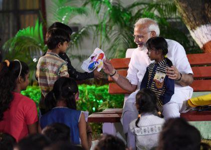 पूण्य प्रसून बाजपेयी ने दी मोदी जी जन्मदिन की बधाई इस अंदाज में, ....2019 आप जीत रहे हैं! पूण्य प्रसून बाजपेयी ने दी मोदी जी जन्मदिन की बधाई इस अंदाज में, ....2019 आप जीत रहे हैं!
