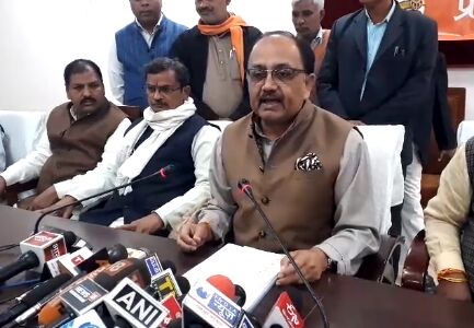 मंत्री सिद्धार्थ नाथ सिंह ने कसा तंज, पूंछा राहुल गांधी ने UPA सरकार के दौरान राफेल के लिए जो डील हुई थी वह पूरी क्यों नहीं की! मंत्री सिद्धार्थ नाथ सिंह ने कसा तंज, पूंछा राहुल गांधी ने UPA सरकार के दौरान राफेल के लिए जो डील हुई थी वह पूरी क्यों नहीं की!