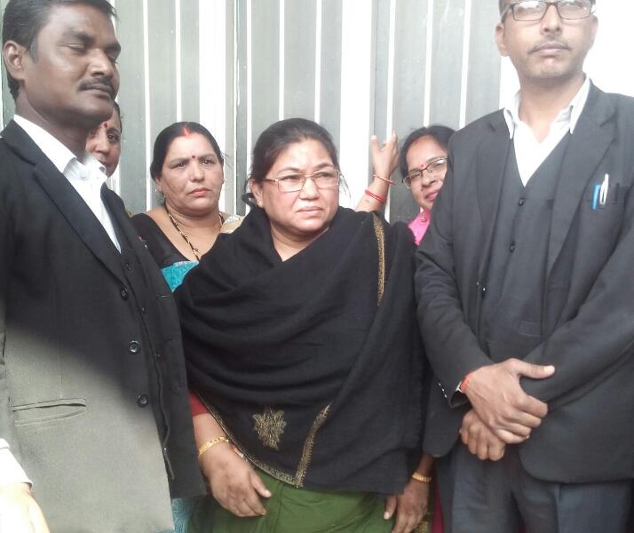 सपा की पूर्व विधायक विजमा यादव सहित 6 अन्य को भेजा जेल सपा की पूर्व विधायक विजमा यादव सहित 6 अन्य को भेजा जेल