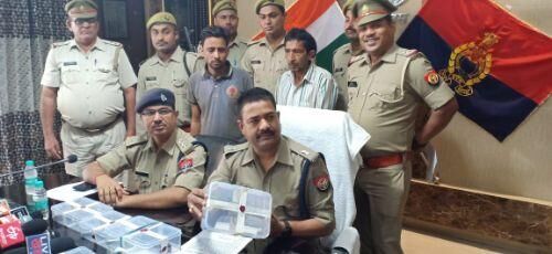 मेरठ पुलिस ने किया अवैध हथियार बनाने की फैक्ट्री का भंडाफोड़, दर्जनों अवैध हथियार समेत दो गिरफ्तार