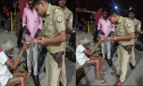 नोएडा पुलिस का मानवीय चेहरा, चौकी इंचार्ज महेश चौधरी का सराहनीय कार्य जाम में फसें बुजुर्ग को निकाला नोएडा पुलिस का मानवीय चेहरा, चौकी इंचार्ज महेश चौधरी का सराहनीय कार्य जाम में फसें बुजुर्ग को निकाला