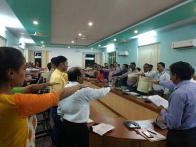 बेटी बचाओ बेटी पढाओ के निहितार्थ को सार्थक करने के लिए वाराणसी में जिलाधिकारी ने दिलाई शपथ बेटी बचाओ बेटी पढाओ के निहितार्थ को सार्थक करने के लिए वाराणसी में जिलाधिकारी ने दिलाई शपथ