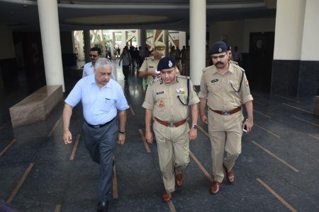 गाजियाबाद में लखनऊ घटना पर बोले डीजीपी, दोनों के खिलाफ केस दर्ज कर बर्खास्त कर भेजे जेल