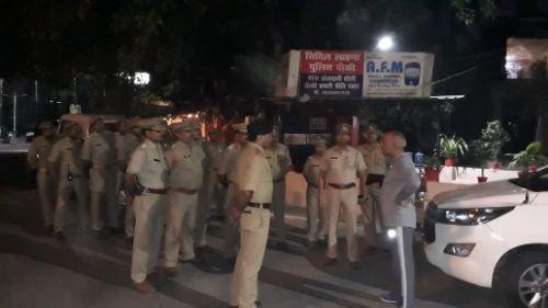 एडीजी बरेली प्रेम प्रकाश ने देर रात की बरेली शहर में पुलिस चौकी और थाने पर छापेमारी