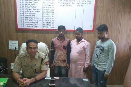 चांदपुर क्षेत्रीय विधायक कमलेश सैनी न्याय न मिलने पर बैठी धरने पर, पुलिस ने तीन अभियुक्त किये गिरफ्तार