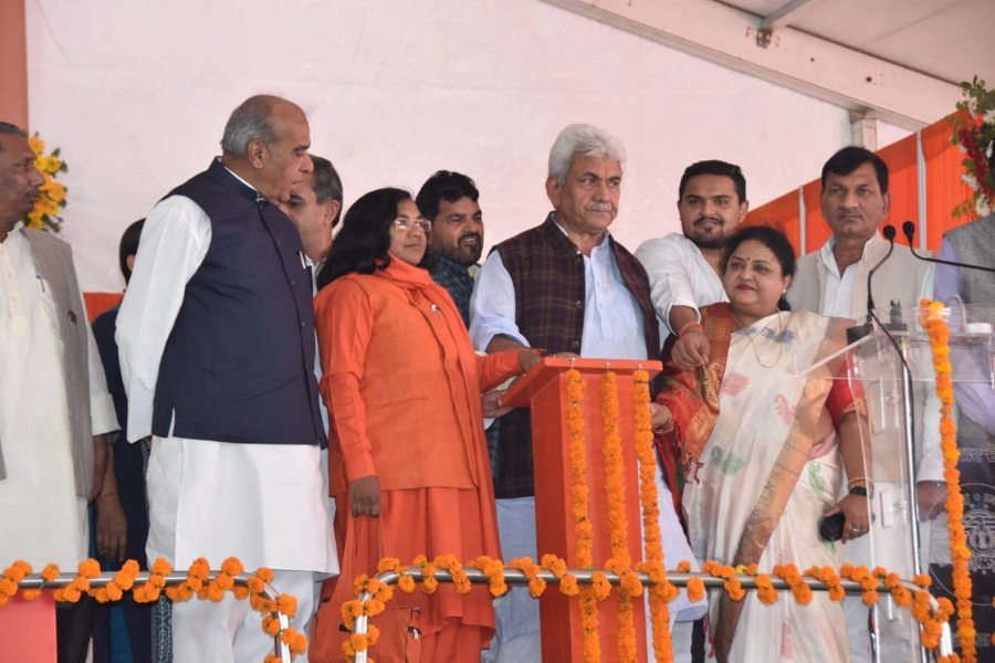 आज़ादी के बाद पहली बार गोण्डा से बहराइच पहुँची बड़ी लाइन की ट्रेन आज़ादी के बाद पहली बार गोण्डा से बहराइच पहुँची बड़ी लाइन की ट्रेन