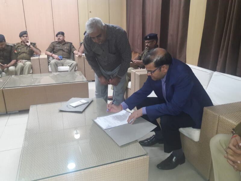 गाजियाबाद: नवागत एसएसपी उपेंद्र अग्रवाल ने संभाला चार्ज, अधिकारीयों से की मुलाकात गाजियाबाद: नवागत एसएसपी उपेंद्र अग्रवाल ने संभाला चार्ज, अधिकारीयों से की मुलाकात