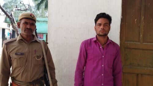 अश्लील विडियो वायरल होने के बाद छात्रा के परिजनो ने कराया मुकदमा दर्ज, आरोपी शिक्षक गिरफ्तार अश्लील विडियो वायरल होने के बाद छात्रा के परिजनो ने कराया मुकदमा दर्ज, आरोपी शिक्षक गिरफ्तार